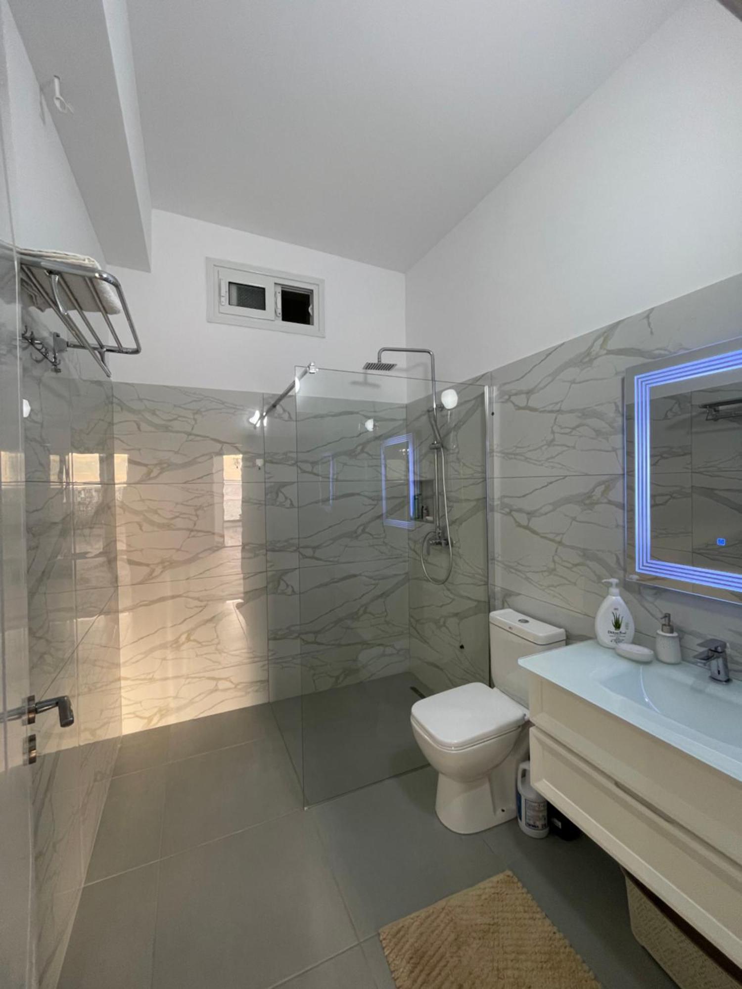 Perla Luxury Apartment - Private Patio & Parking Vlorë Exterior foto