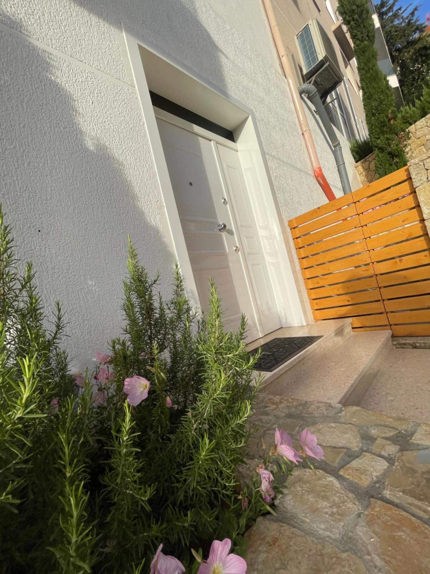 Perla Luxury Apartment - Private Patio & Parking Vlorë Exterior foto